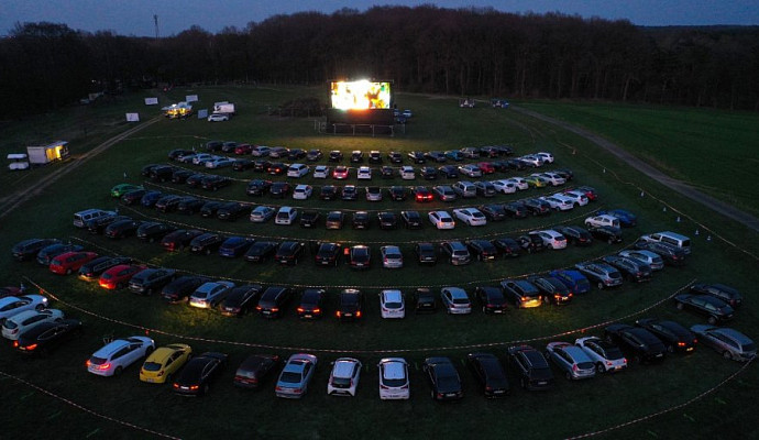 Ренессанс drive-in cinema: автокинотеатры процветают вопреки отсутствию новых фильмов в прокате